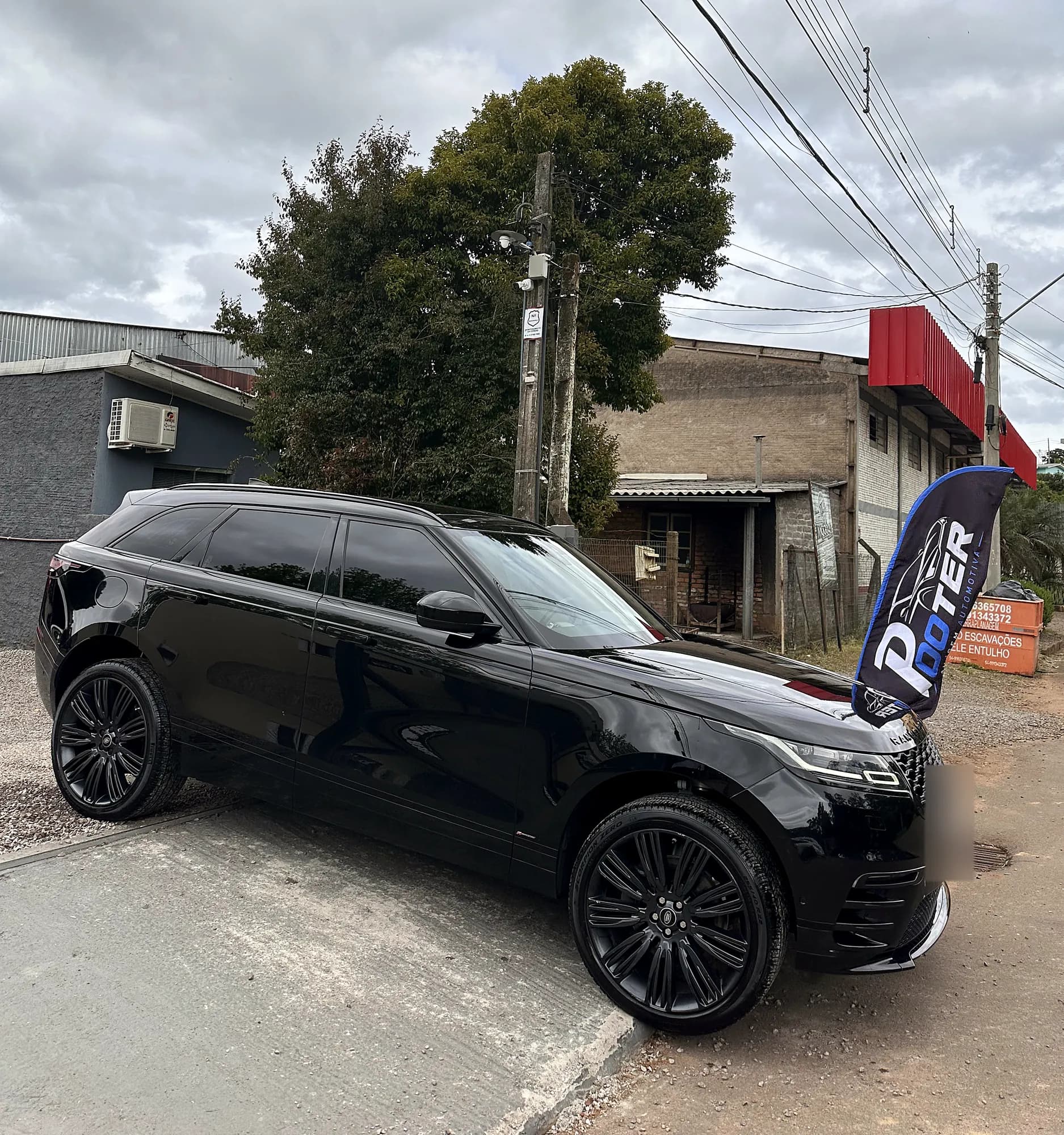 Range Rover Velar preto após lavagem automotiva na Pooter em Marau-RS