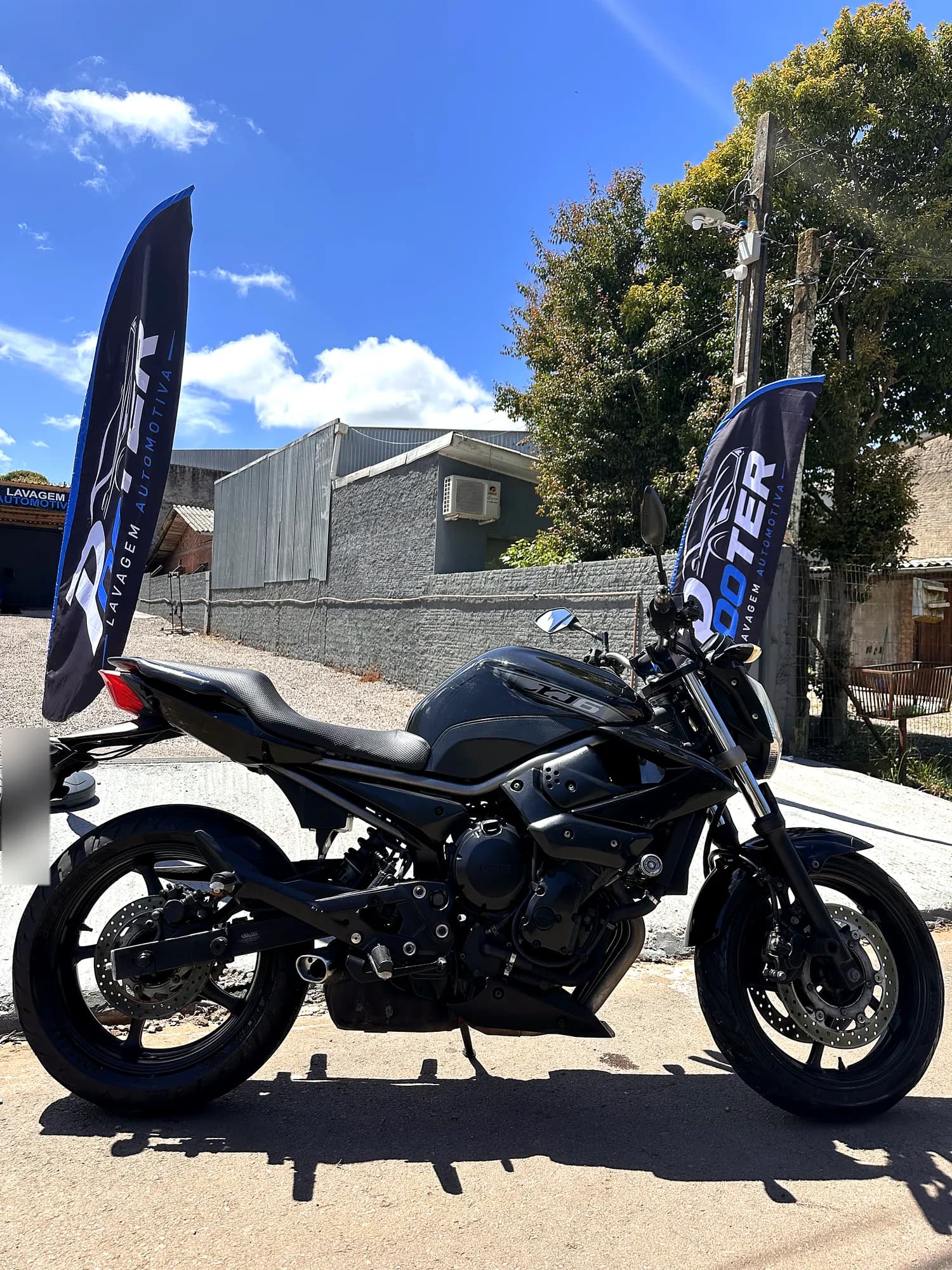 Yamaha XJ6 preta limpa após lavagem de moto na Pooter em Marau-RS