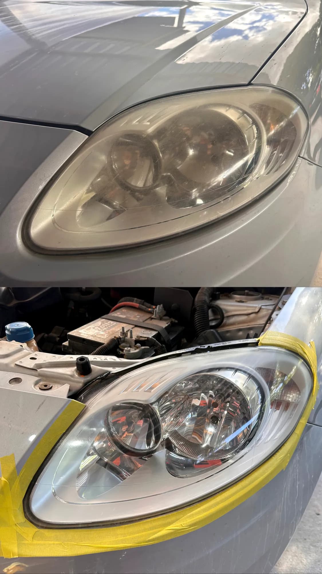 Farol de carro prata antes do polimento, amarelado e opaco, e depois da recuperação, transparente